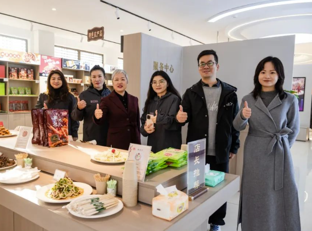 鑫佳宝｜特色产品展风采，郑向东副市长亲临助前行！